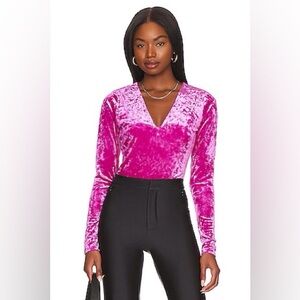 Good American Revolve Crushed Velvet Long Sleeve Bodysuit in Fuchsia Pink Small